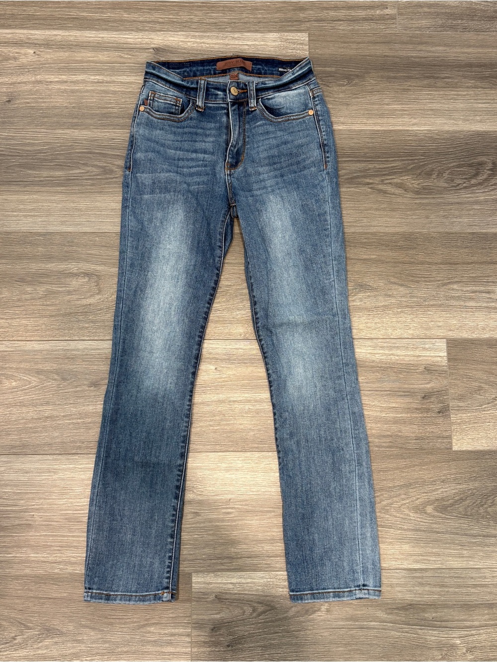 Judy Blue Medium Wash Mid Rise Skinny Capri